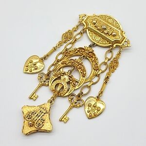 Vintage "Coro Pegasus" 1945 Military Inspired Gold Brooch w Heart & Key Dangles!
